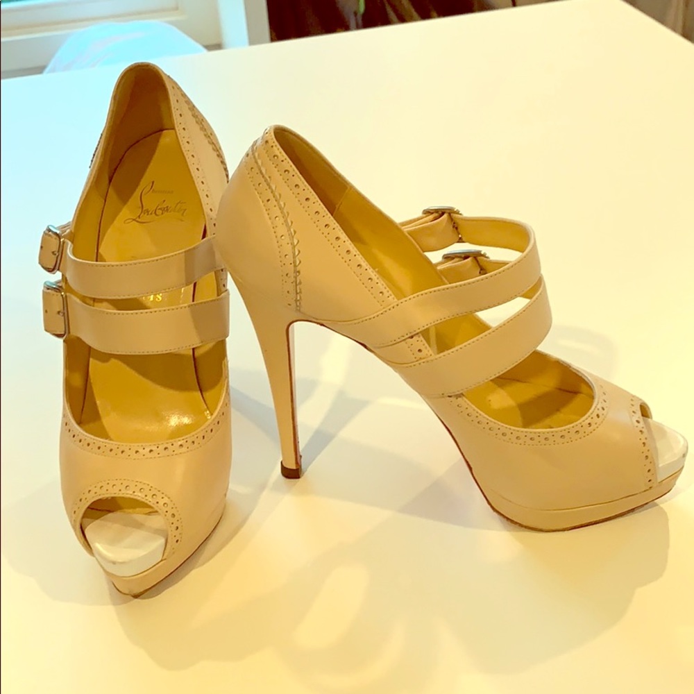 Christian Louboutan nude peep toe limited edition